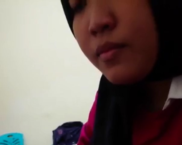 Genjot Hijab Montok Binal Saat Rumah Sepi